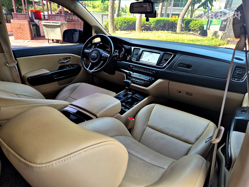 Kia Carnival — miniaturë 9