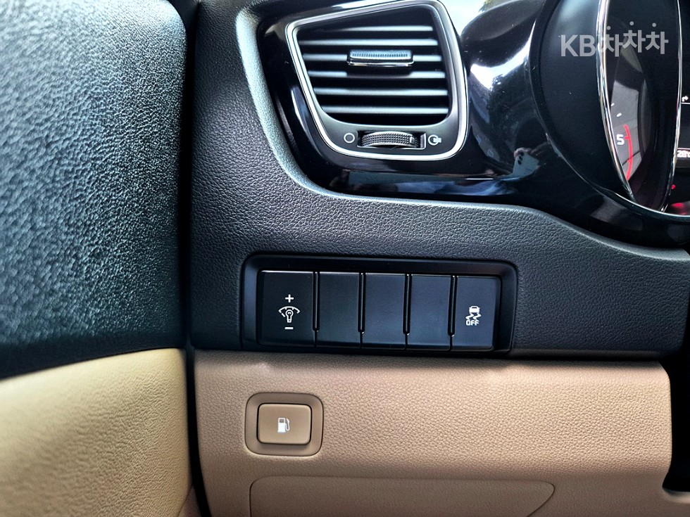 Kia Carnival — miniaturë 31