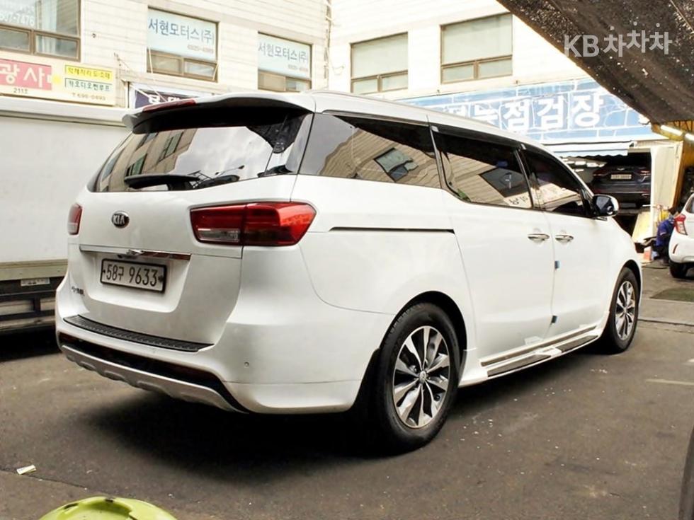 Kia Carnival — miniaturë 4