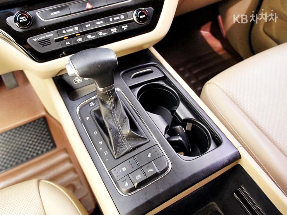 Kia Carnival — miniaturë 11