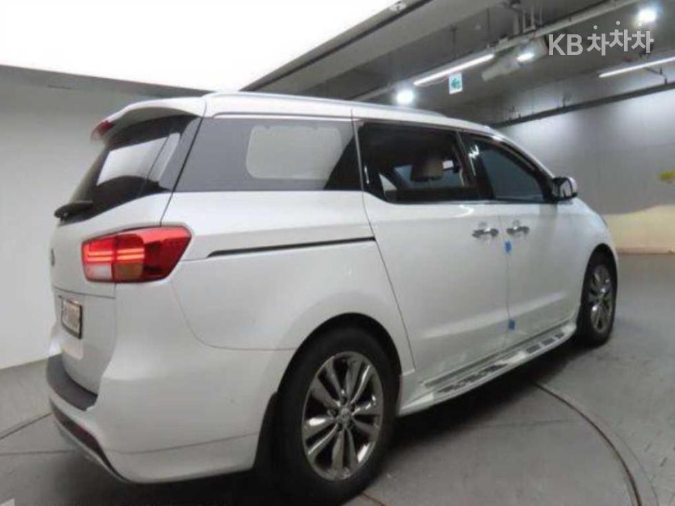 Kia Carnival — miniaturë 2