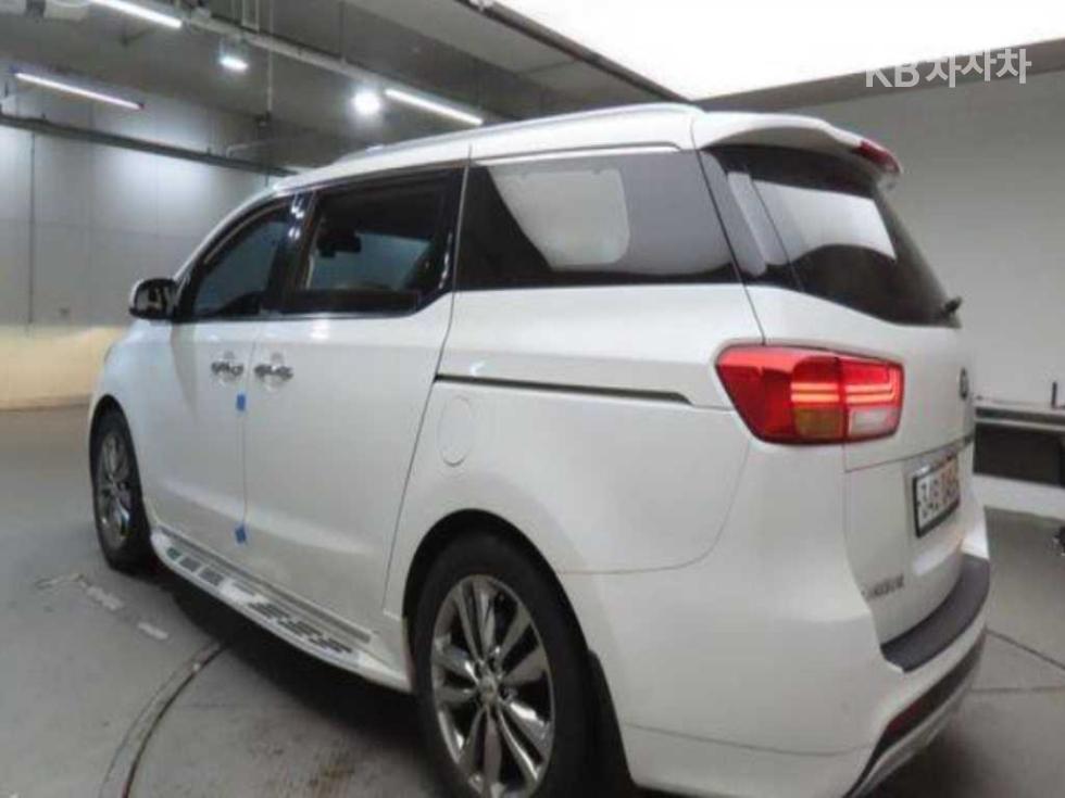Kia Carnival — miniaturë 4