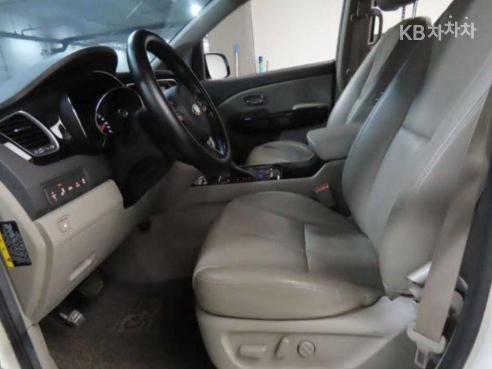 Kia Carnival — miniaturë 6