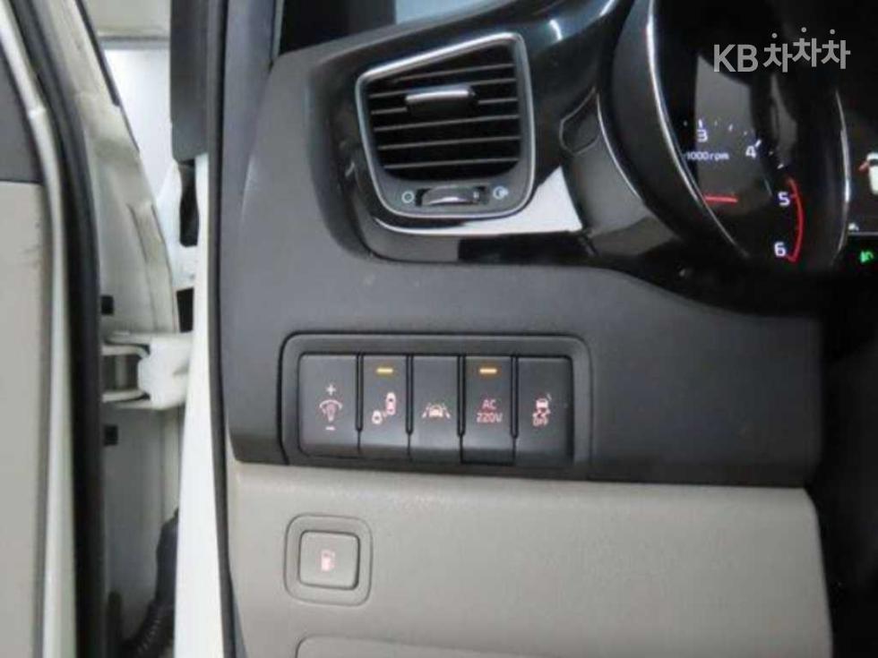 Kia Carnival — miniaturë 8