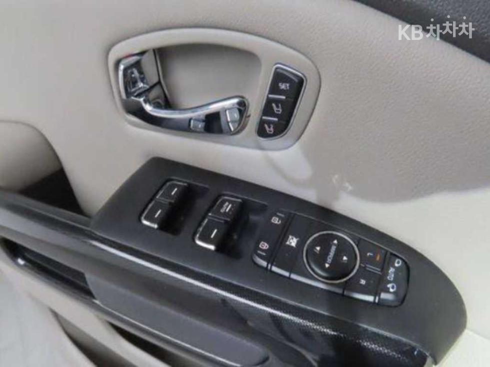 Kia Carnival — miniaturë 9