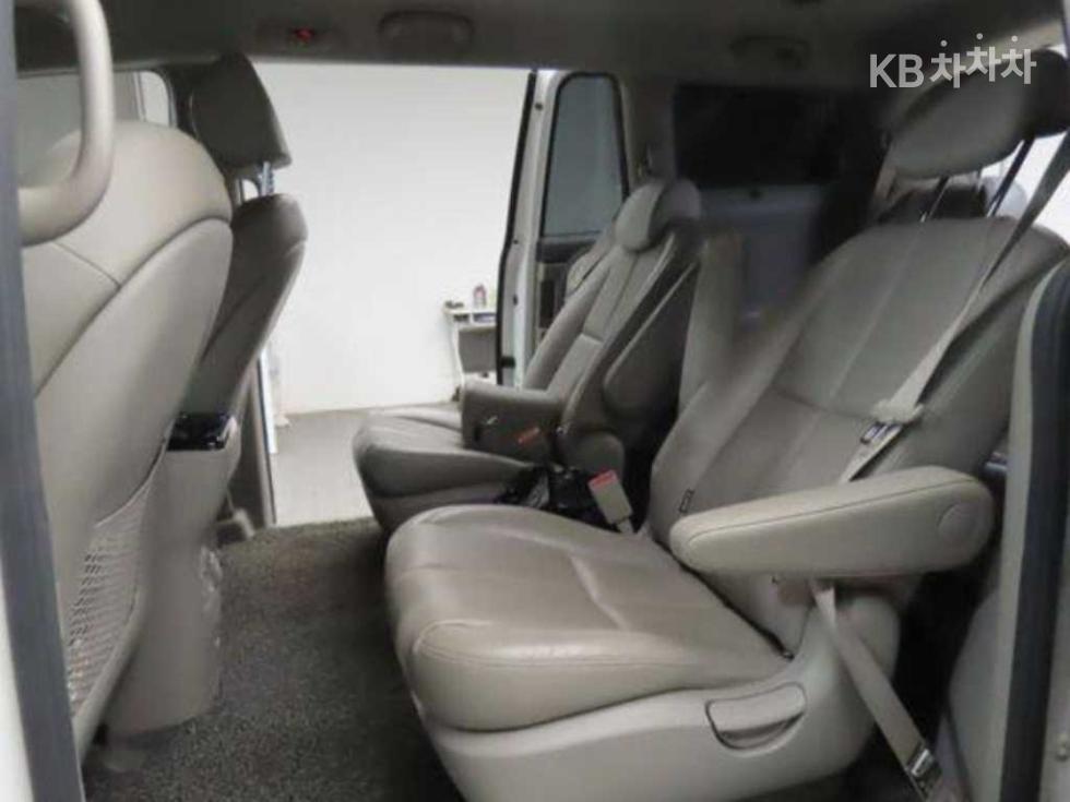 Kia Carnival — miniaturë 10