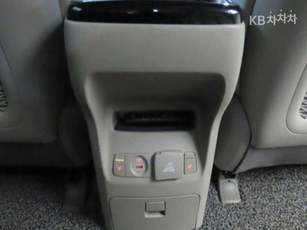 Kia Carnival — miniaturë 11