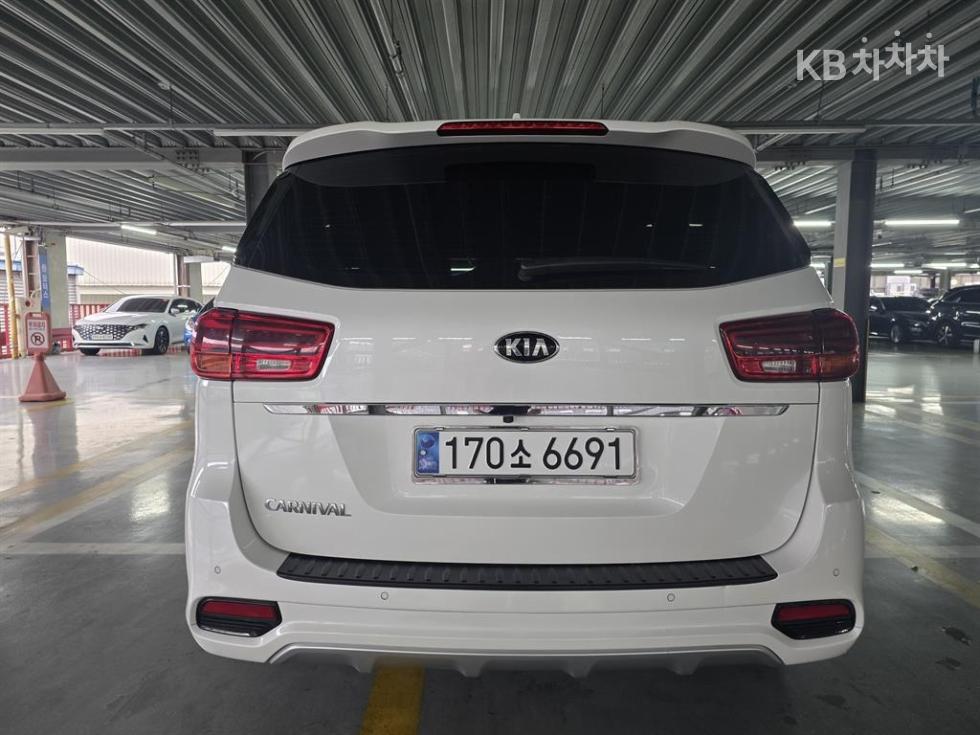 Kia Carnival — miniaturë 5