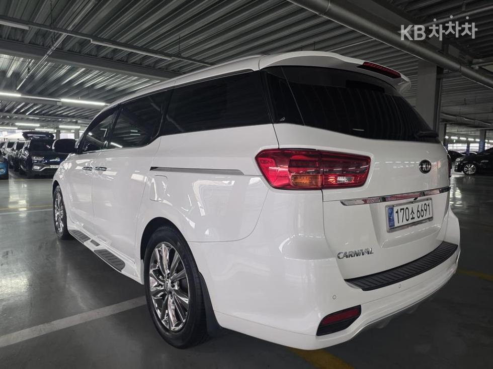 Kia Carnival — miniaturë 6
