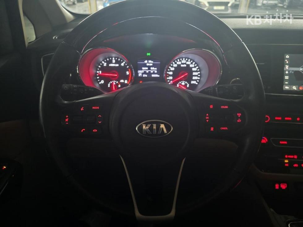 Kia Carnival — miniaturë 7