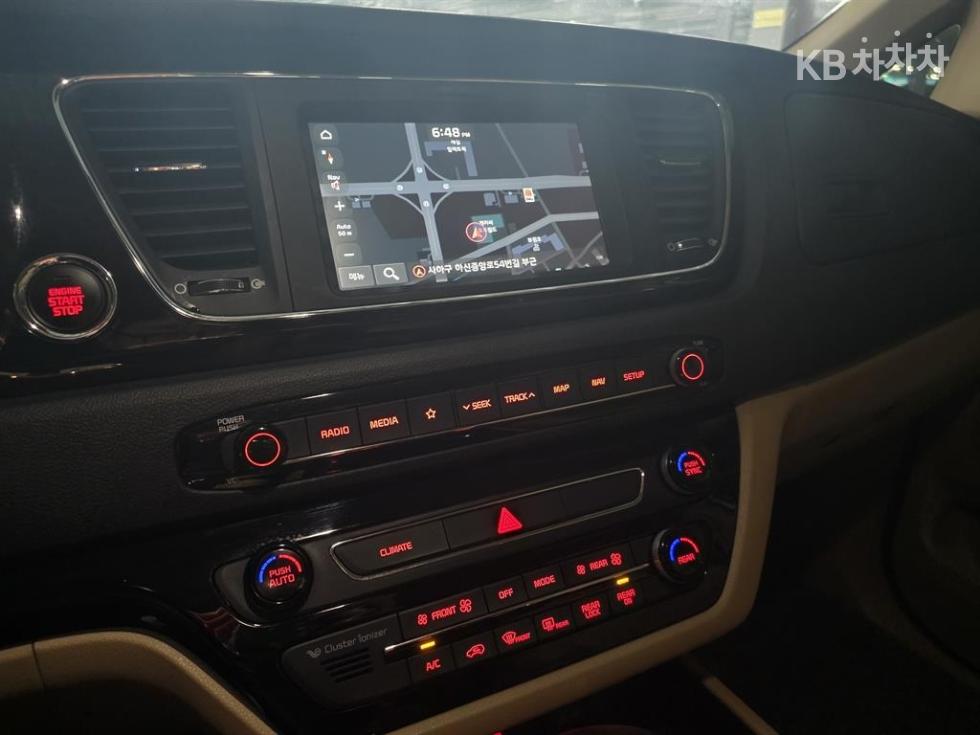 Kia Carnival — miniaturë 9