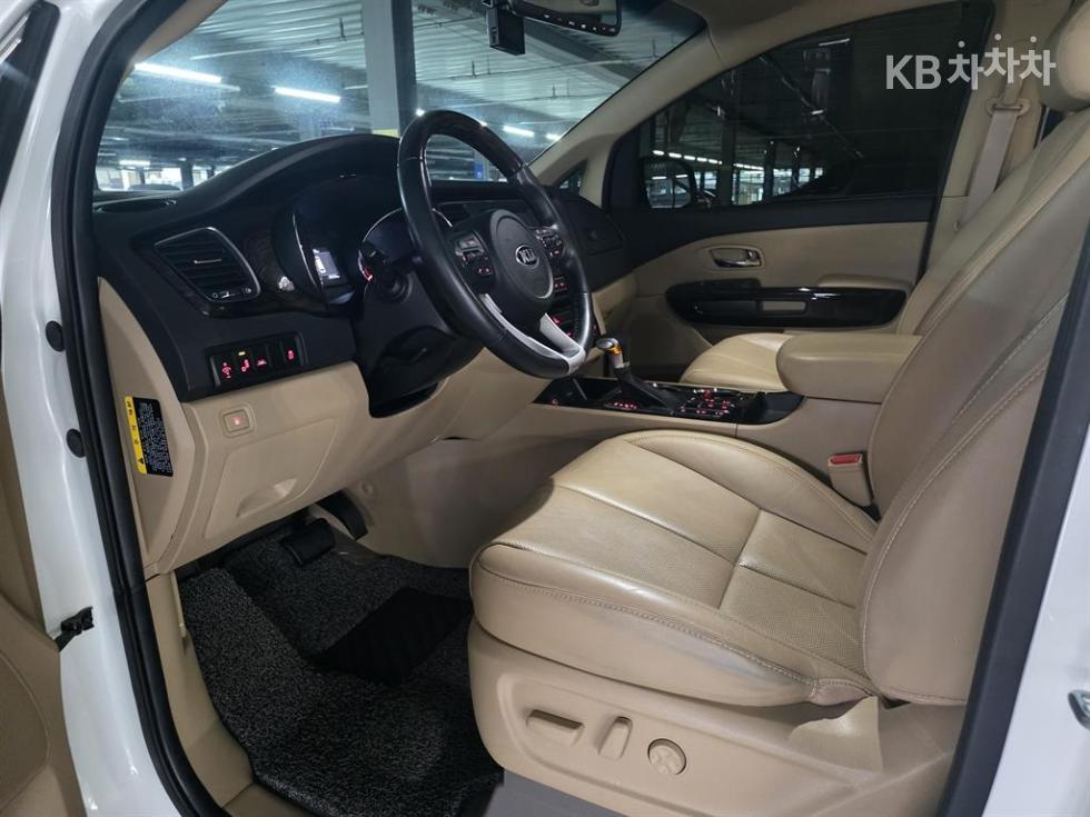Kia Carnival — miniaturë 10