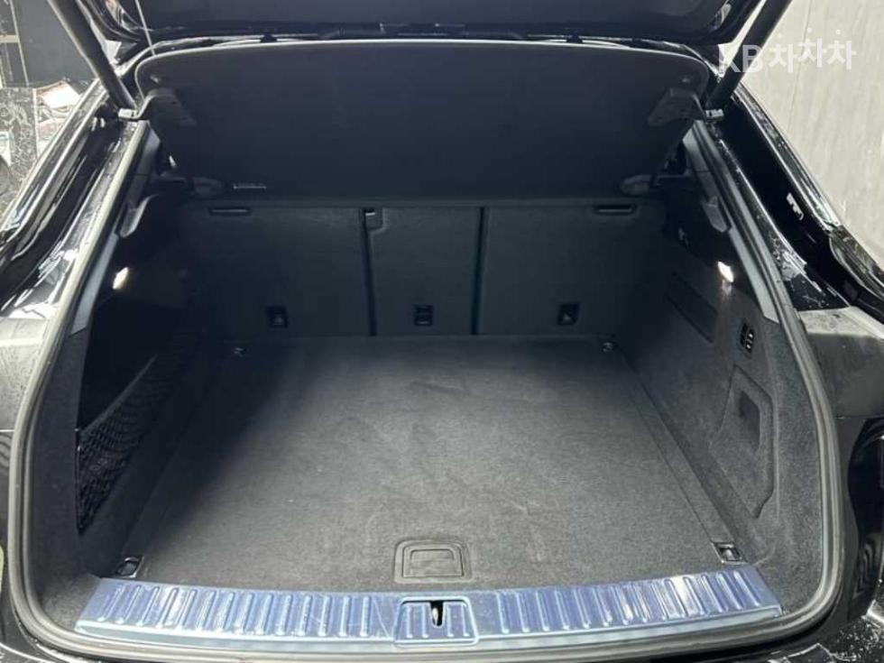 2024 Porsche (9Y0) photo