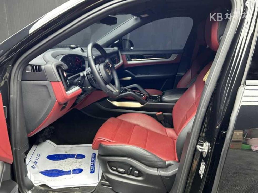 2024 Porsche (9Y0) photo