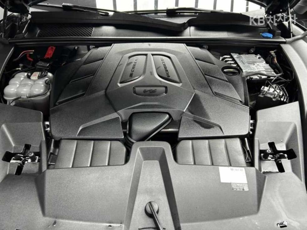2024 Porsche (9Y0) photo
