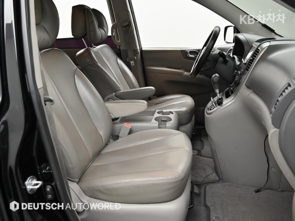 Kia Carnival — miniaturë 10