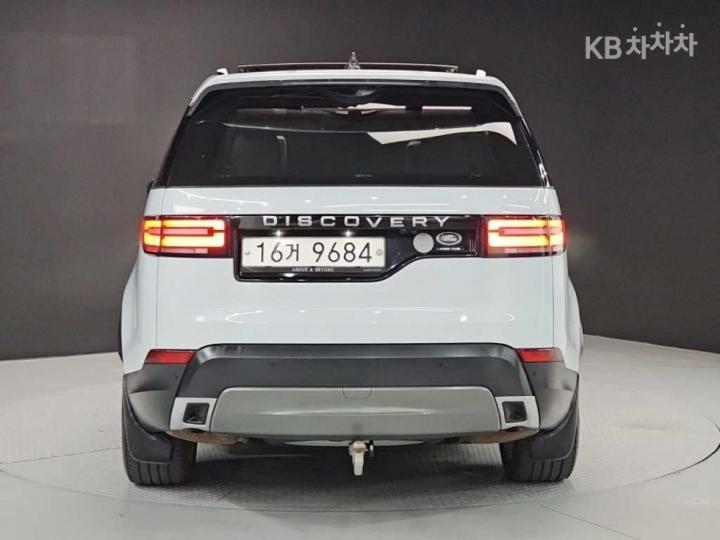 Land Rover Discovery 5 2017 photo 4