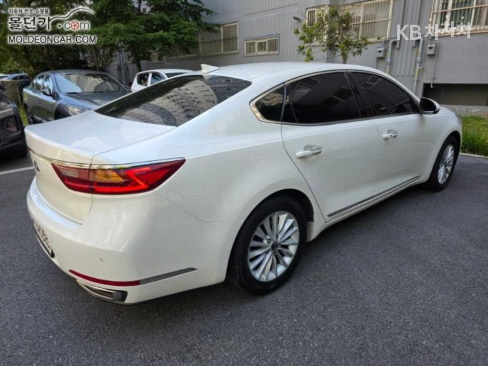 Kia K7 — miniaturë 18