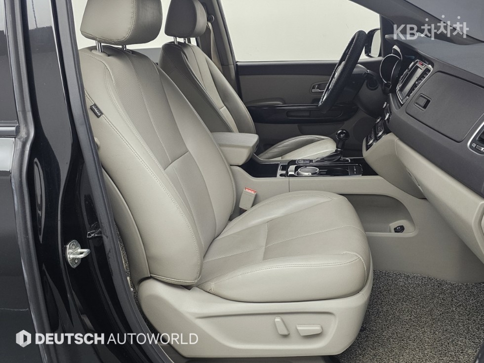 Kia Carnival — miniaturë 10