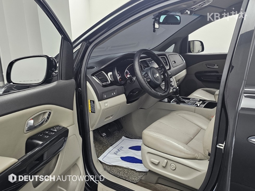 Kia Carnival — miniaturë 11
