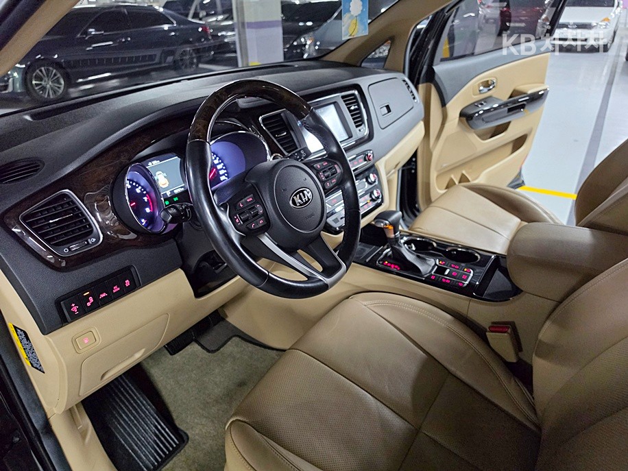 Kia Carnival — miniaturë 5