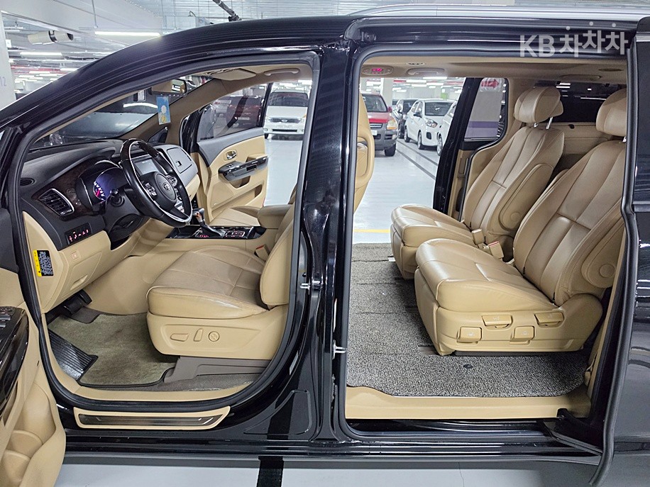 Kia Carnival — miniaturë 6