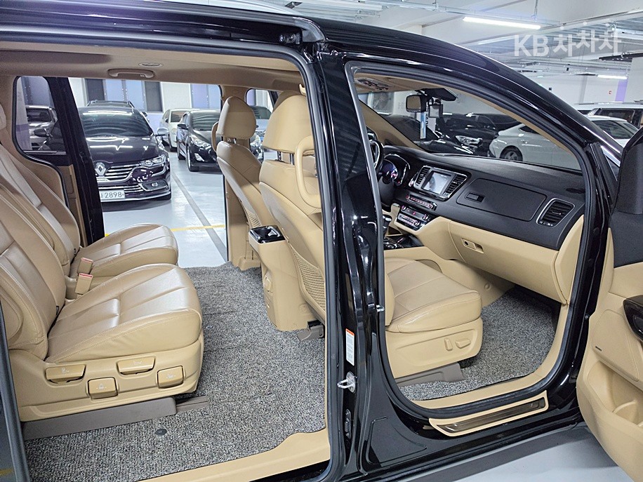 Kia Carnival — miniaturë 9