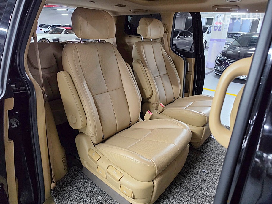 Kia Carnival — miniaturë 10
