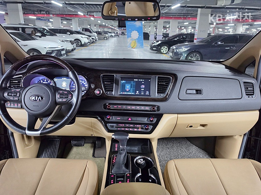 Kia Carnival — miniaturë 11