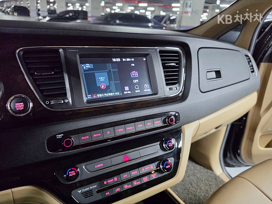 Kia Carnival — miniaturë 13