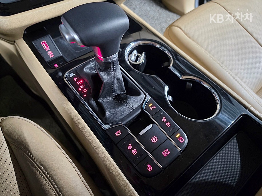 Kia Carnival — miniaturë 16