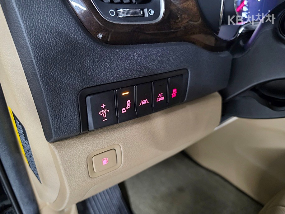 Kia Carnival — miniaturë 18