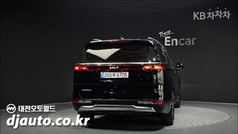 Kia Carnival — miniaturë 4
