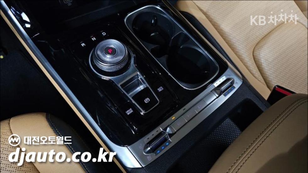 Kia Carnival — miniaturë 9