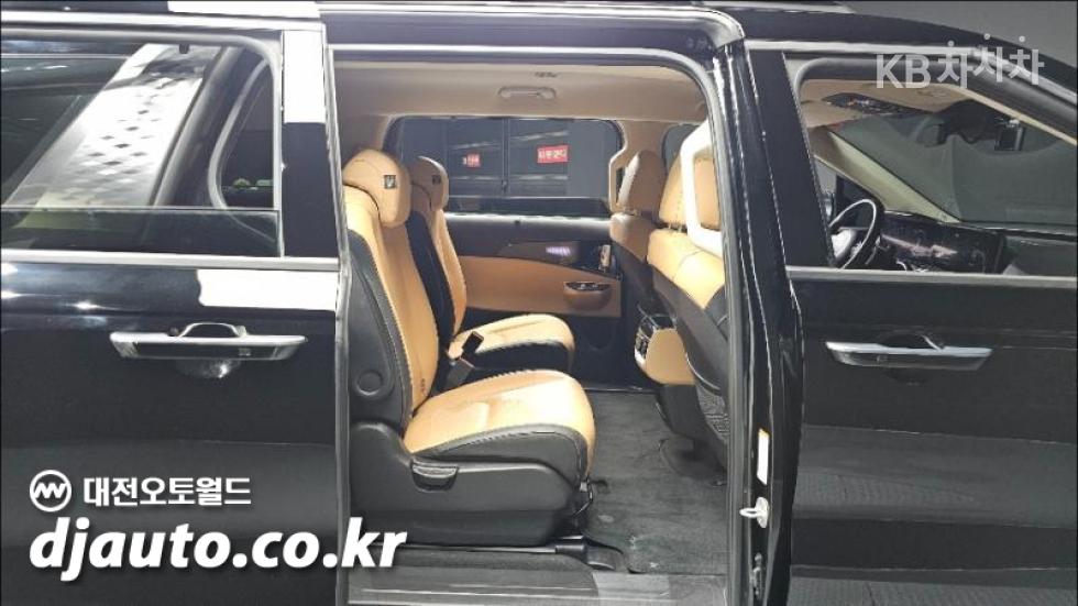 Kia Carnival — miniaturë 12