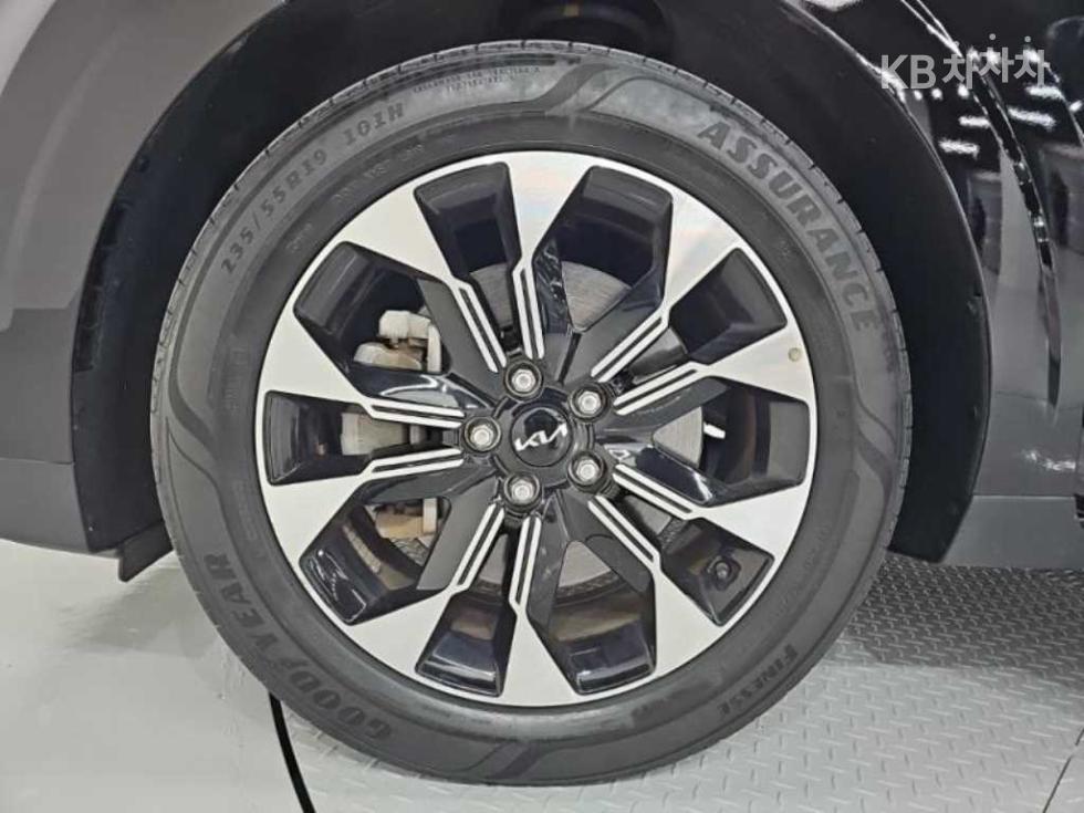 2021 Kia 4 photo