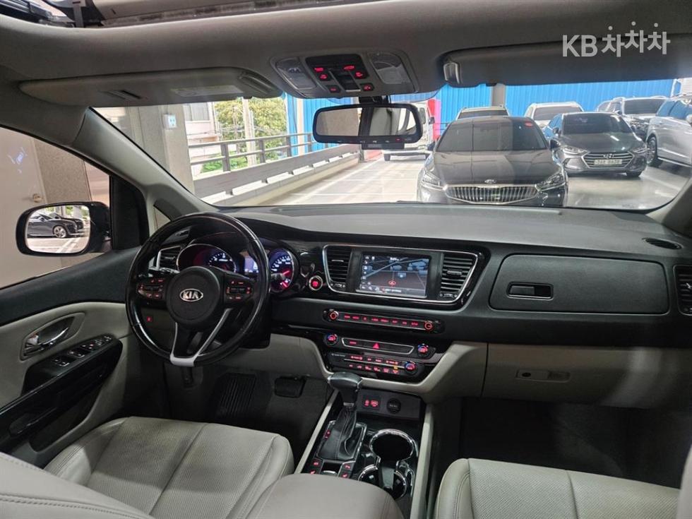 Kia Carnival — miniaturë 10