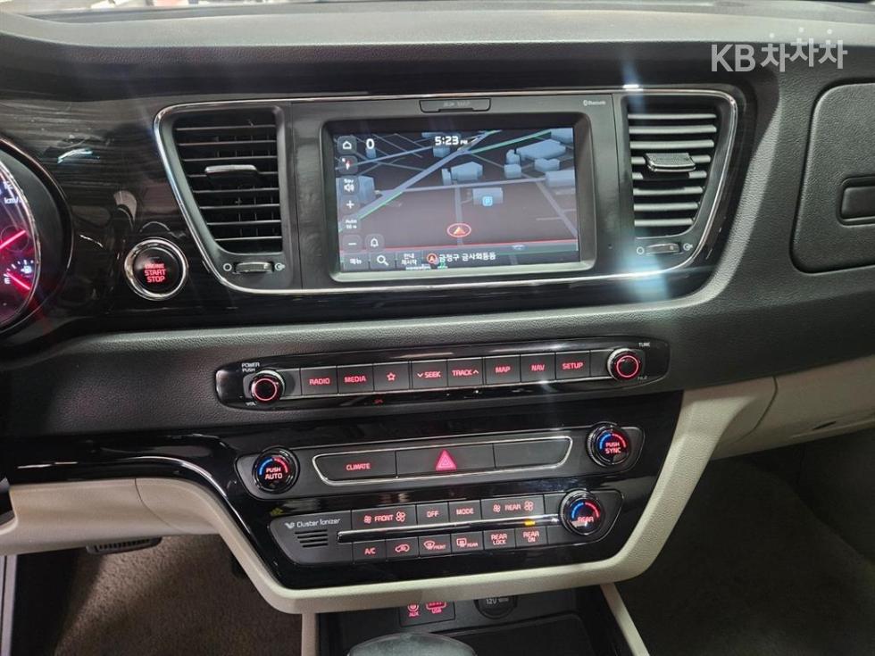 Kia Carnival — miniaturë 11