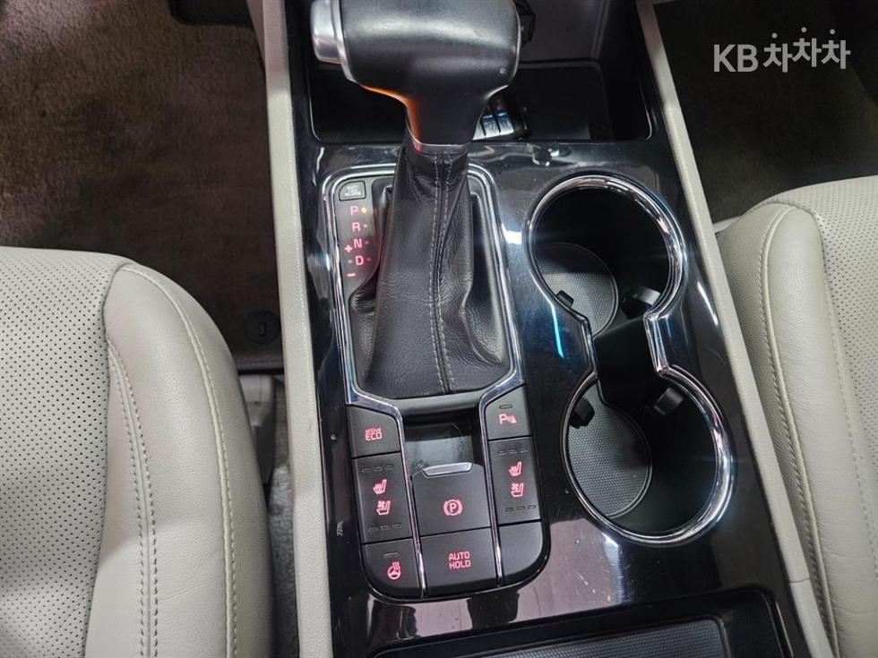 Kia Carnival — miniaturë 12