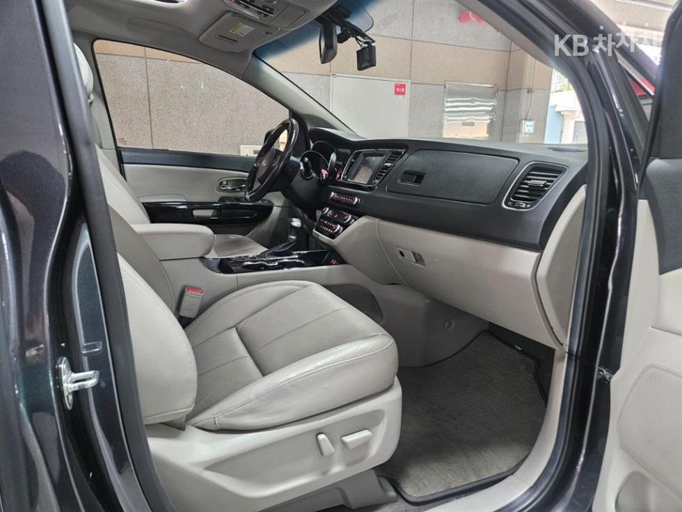 Kia Carnival — miniaturë 19