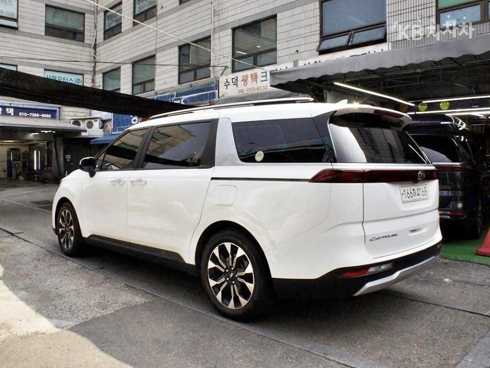 Kia Carnival — miniaturë 4