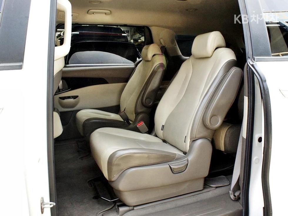 Kia Carnival — miniaturë 6