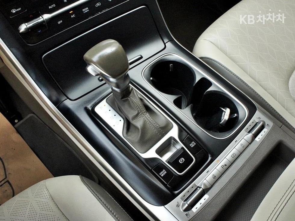 Kia Carnival — miniaturë 11