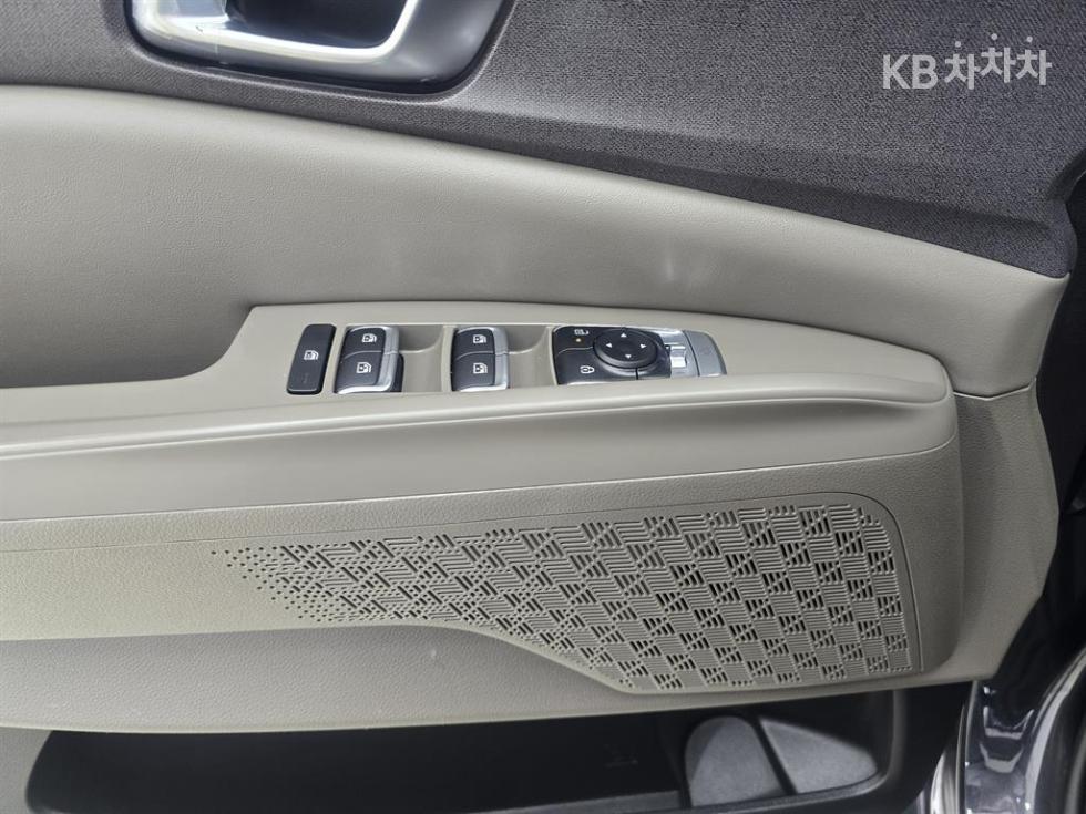 Kia Carnival — miniaturë 8