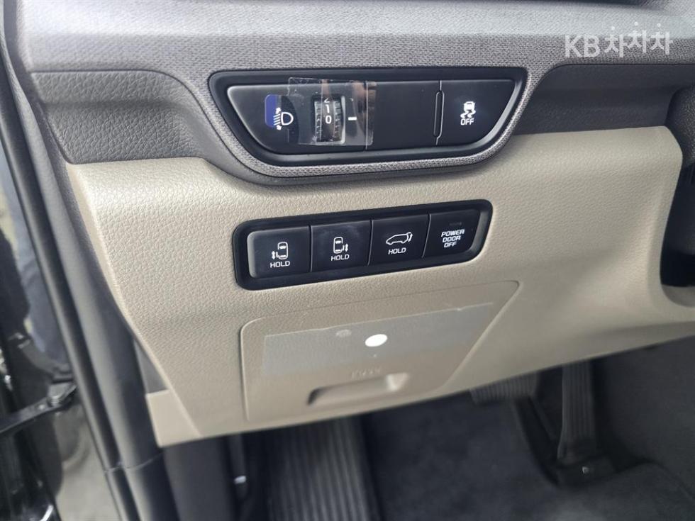 Kia Carnival — miniaturë 9