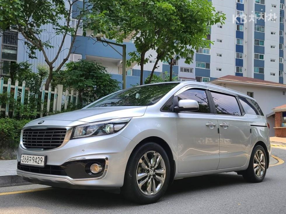 Kia Carnival — miniaturë 2