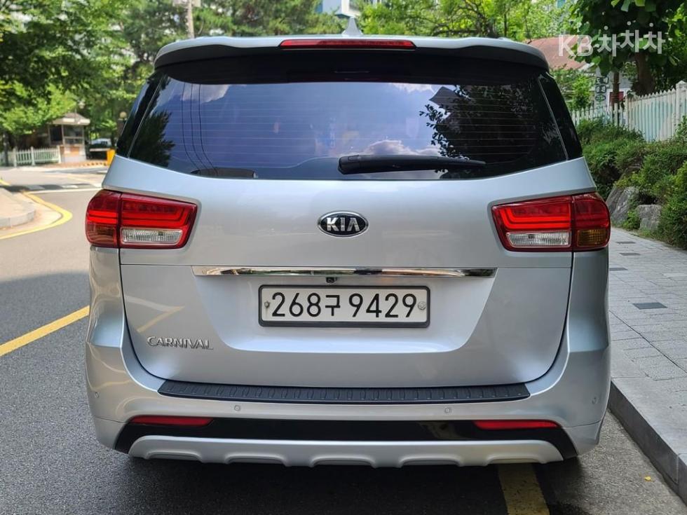 Kia Carnival — miniaturë 4