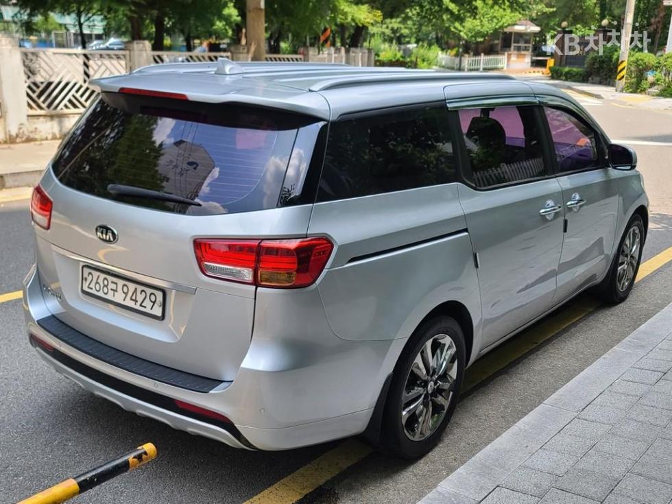 Kia Carnival — miniaturë 5