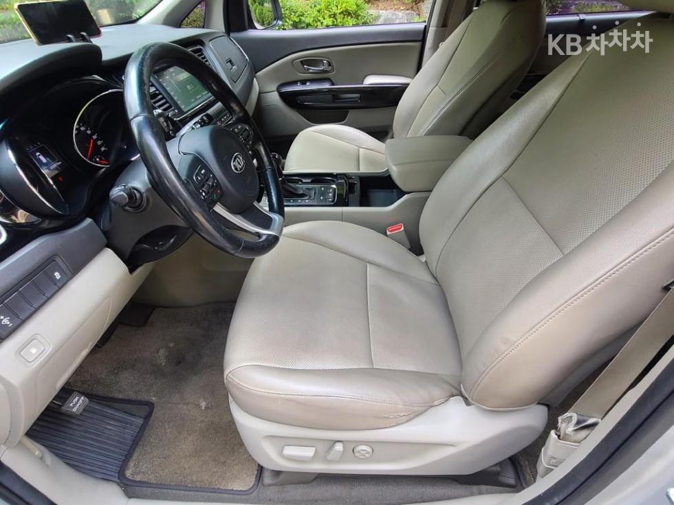 Kia Carnival — miniaturë 7