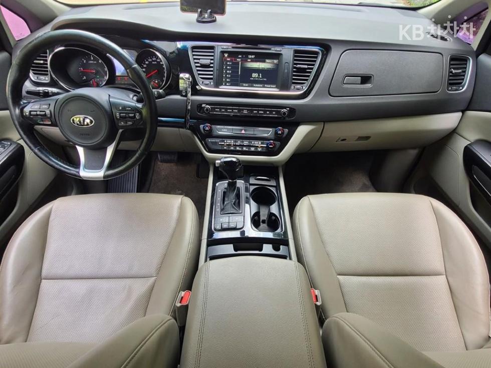 Kia Carnival — miniaturë 9